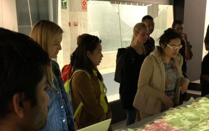 Estudiantes de la Universidad de Girona de varias nacionalidades visitan el espacio de Innovación